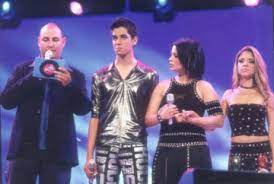 התספורת המדורגת הזאת היא אולי התספורת הכי מוזרה שגאגא עשתה לאחרונה. ×™× ×©×œ × ×¨×•×ª × ×™× ×˜ ×˜×™×™×' ×—×•×'×'×ª 30