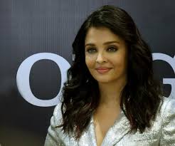 Aishwarya Rai Bachchans car hit by bus in Mumbai, actor safe: reports -  The Hindu