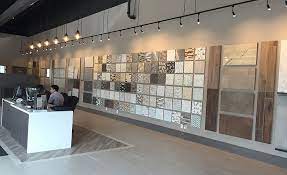 In Addition The Showroom Displays Msi 39 S Newest Collection Of On Trend Flooring Decorative M Showroom Interior Design Tile Showroom Design Center Showroom