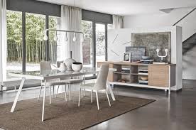 Che sia indipendente o che comunichi con il soggiorno o la cucina, arredare la sala da pranzo richiede cura e attenzione per renderla accogliente e funzionale allo stesso tempo. Sala Da Pranzo Moderna