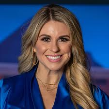 Larra Overton's Instagram, Twitter & Facebook