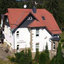 Das große grundstück verfügt über einen parkplatz vor dem haus. Friedegerns Ferienwohnungen In Schierke Harztourist