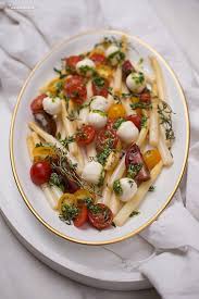 Rezept Bunter Spargel Caprese Salat Frischer Spargel Genuss Rezept Caprese Salat Rezepte Fruhling Salate Vegetarisch