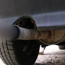 Dibelakang kita, knalpot motor mengeluarkan asap juga bisa menambah tingkat polusi udara. Knalpot Mobil Diesel Berasap Tebal Ini Alasannya Otomotif Liputan6 Com