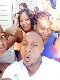 It's National Sibling Day! Leave a pic of you and your favorite sibling(s)  in the comments! 👨‍👩‍👧‍👦