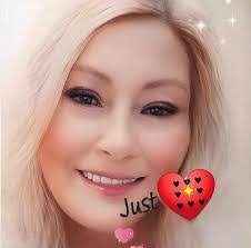 Kari Beebe's Instagram, Twitter & Facebook