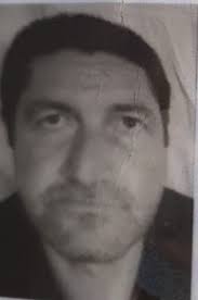 Bugün Saat 11 30 civarı Altınordu Belediye yanında kaybolmuştur. Engelli  dir okuma yazması yoktur. Görenlerin insanlık namına bize ulaşırsa memnun  oluruz. İsmi. ERCAN EREN