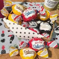 インスタ映え確実 100均グッズ で叶えるホームパーティー特集 食べ物のパッケージデザイン お菓子 かわいい お菓子 缶
