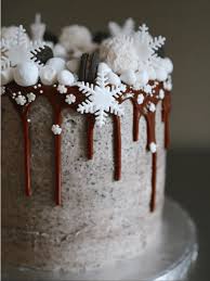 23 idées d'emballages cadeaux originaux pour noël. Decoration Gateau Noel Un Drip Cake Pour Les Fetes Quelques Idees Decoration Exterieur Votre Source Des Tendances Et Inspirations Decoration Exterieur Par Les Blogueuses Deco