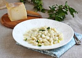Per la fonduta di parmigiano. Gnocchi Di Patate Con Zucchine E Fonduta Idee In Pasta