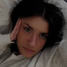 Stephanie Olinger's Instagram, Twitter & Facebook