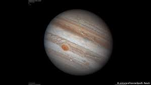 It is thought that this heat is energy left over. Neue Jupiter Monde Entdeckt Aktuell Welt Dw 17 07 2018