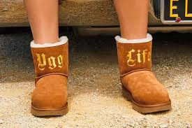 The official ugg® twitter account. Why We Can T Seem To Get Rid Of The Ugg Boot Emily Ratajkowski Joan Smalls Y2k Fashion