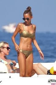 Nicole richie and paris hilton had a sweet exchange on instagram, after the socialite shared a throwback photo of herself during her teen years. 61 Nicole Richie Ideen Nicole Richie Nicole Richie Haare Haarschnitt Bob