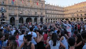 Salamanca, located in northwestern spain abou t two hours from madrid, retains its enchanting medieval character. La Universidad De Salamanca Penara Las Novatadas Vejatorias Incluso Fuera Del Campus Onda Cero Radio