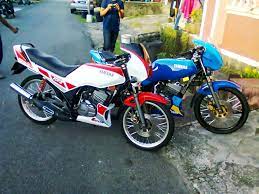Oleh itu di sini admin sudah menyajikan beragam desain & model yang barangkali anda bisa tiru buat sepeda motor kamu miliki. Ide 90 Gambar Motor Yamaha Rxz Catalyzer Terunik Klaras Motor