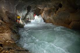 Photo Gouffre De La Pierre Saint Martin Pyrenees Atlantiques Cascade Dans La Salle De La Verna Septembre 1982 Speleologie La Pierre Saint Martin Souterrain