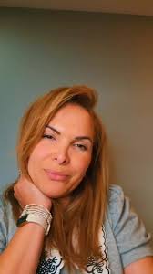 Neily Soto (@momthatdances)