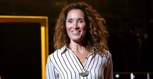 Ses rares confidences sur sa vie de famille chamboulée par le 13h de tf1. Vous Plaisantez Marie Sophie Lacarrau Compare Son Salaire A Celui De Jean Pierre Pernaut