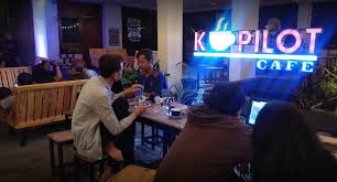Lalu ia segera hubungi sang suami. 20 Cafe 24 Jam Di Jogja Paling Hits Dan Tempat Nongkrong Asik