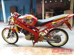 Hallo semua barusan diatas kalian sudah lihat video review motor saya sendiri, karena ini video saya yang pertama jadi kalau. Vixion Modif Jari Jari Warna Merah Simple Vegafans Com