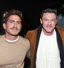 His boyfriend doesn't wanna get out. Luke Evans Seemingly Splits From His Boyfriend Rafa Olarra Aktuelle Boulevard Nachrichten Und Fotogalerien Zu Stars Sternchen