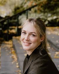 Laura Giesecke's Instagram, Twitter & Facebook