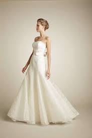 Non mancano neanche gli abiti da sposa in mikado di seta, tessuto importante utilizzato per lo più per modelli strutturati particolarmente eleganti, ma. Abiti Da Sposa Semplici Ed Eleganti