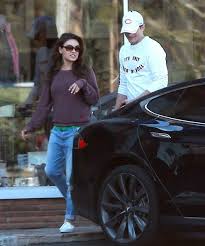 ashton kutcher and mila kunis with their tesla model s http pluginmotorwerks com 2015 01 22 celebrity electric cars tesla s tesla model s tesla electric car