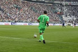 Sin buffon, el psg se ve obligado a buscar en el mercado un guardameta de nivel que le permita buffon permanecerá para siempre entre los gigantes del fútbol que han llevado con talento los. Psg Expected To Complete Signing Legendary Goalkeeper Gianluigi Buffon