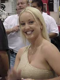 Calli Cox's Instagram, Twitter & Facebook