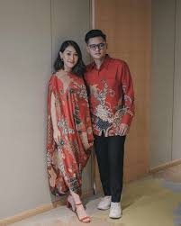 Baju hitam gak melulu identik dengan pemakaman kok. Pola Kaftan Longgar Dan Ayu Buatmu Yang Bosan Pakai Kutubaru Di Acara Kondangan Sahabatmu