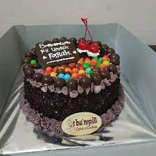 Semoga dengan begitu buah hati si kecil akan lebih mengenal banda dan berbagai hal yang ada dilingkungannya. Jual Birthday Cake Cake Coklat Cake Ulang Tahun Kab Bogor Bumpit Tokopedia