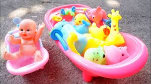Seperti dengan cara menggunakan bak mandi bayi untuk mengantarkan pengantin ke pernikahan. Mainan Anak Boneka Bayi Mandi Di Bak Mandi Youtube