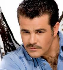 hombres con bigote: EDUARDO CAPETILLO