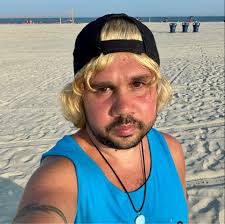 Can anyone recommend a good vet for a cat in the neighborhood please.  Thanks!