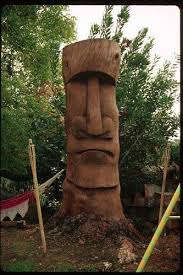 Carved Tiki Moai By Leroy Schmaltz Avec Images Bois Sculpte Sculture Jardin Sculpture Bois