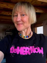 Be Her Now: The Most Important Job of Every Woman: Paulson, Dr. Lynn Edith,  Paulson, Lynn Edith, Foreman, Ellen Ruth, Paulson, Lynn Edith, Schutz,  Anelise Cristine: 9781732380011: Amazon.com: Books