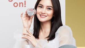 Jun 18, 2021 · tabir surya bisa memberikan perlindungan lebih, agar kulit wajah tidak terpapar sinar matahari secara langsung, bisa membuat kulit tetap lembap, dan mencerahkan kulit. 8 Rekomendasi Produk Ms Glow Untuk Mencerahkan Kulit