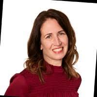 Julie Leighton's Instagram, Twitter & Facebook