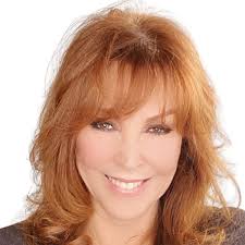 We are delighted to announce that Vicky Beckett VP & General Manager has  won the UK Direct Selling Association Leadership award at today's DSA  Annual Conference. Vicky has been recognised for her