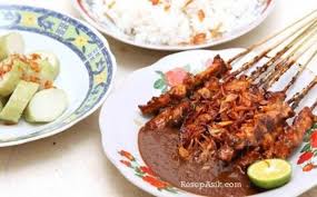 4 sendok makan margarin, lelehkan; Resep Sate Ayam Madura Bumbu Kacang Enak Lezat