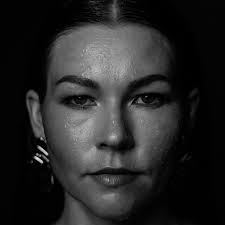 Mi presento, sono il Dott. Michele Capozzi, ortopedico e traumatologo dal  1991, laureato e specializzato all'Università degli Studi di Bari "Aldo  Moro", con formazione chirurgica nazionale e internazionale in tutti i campi