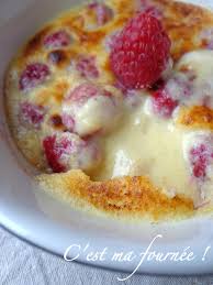 Beurrer et sucrer un plat à gratin. Gratin De Fruits Rouges A L Amaretto