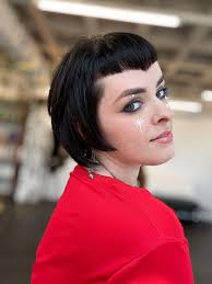 Na técnica de faiscamento indireto, o eletrodo saturador é segurado pelo  cliente, enquanto o terapeuta realiza uma massagem no couro cabeludo. A  corrente passa através do corpo do cliente e promove efeitos