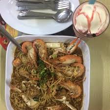 Pelbagai pilihan udang terdapat di sini seperti udang harimau, udang galah. Photos A Restoran Mee Udang Ketam Sempoiii Diraja No 51