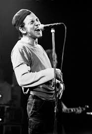 This is the untold truth of eddie vedder. Eddie Vedder Masters Of War Live In New York City 1992