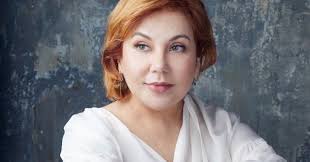 Она играет роль мамы коляна в сериале «реальные пацаны» и уже несколько лет участвует в «comedy woman». Fedunkiv Pokazala Kakoj Byla Vo Vremya Uchastiya V Kvn I Seriale Realnye Pacany