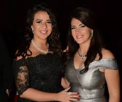 وها هي أجمل الصور التي جمعت بين الفنان الكبير سمير غانم وبناته النجمات كل من دنيا سمير غانم و إيمي سمير غانم. Ø¨Ù†Ø§Øª Ø³Ù…ÙŠØ± ØºØ§Ù†Ù… Ø§Ø±ÙˆØ¹ Ø§Ø®ØªÙŠÙ† ÙÙ‰ Ø§Ù„ÙˆØ³Ø· Ø§Ù„ÙÙ†Ù‰ ØºØ±ÙˆØ± ÙˆÙƒØ¨Ø±ÙŠØ§Ø¡