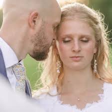 A fresh love is magical!! A beautiful outdoor wedding surrounded by such a  large & outgoing family was the highlight to ending the summer!!  Congratulations Luke & Sarah😍